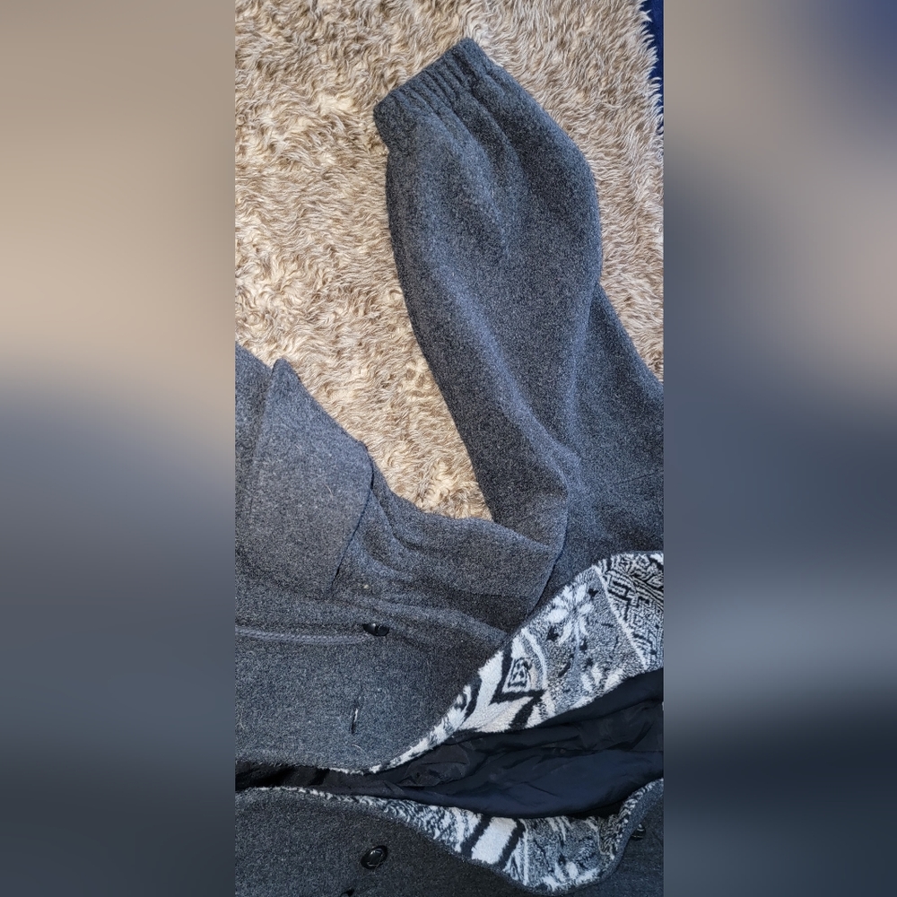 Sinched waist. Oversized hood. - Picture 10 of 14